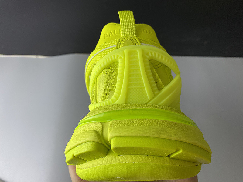 Ba*len*cia*ga track 2