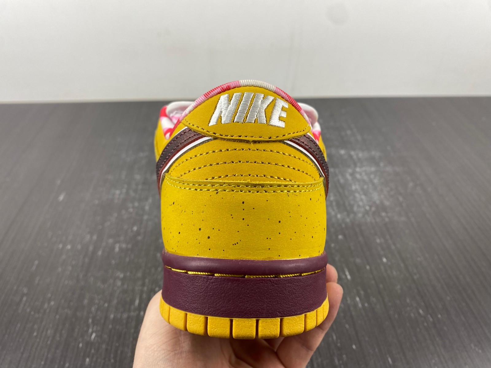 nike sb dunk low yellow lobster men