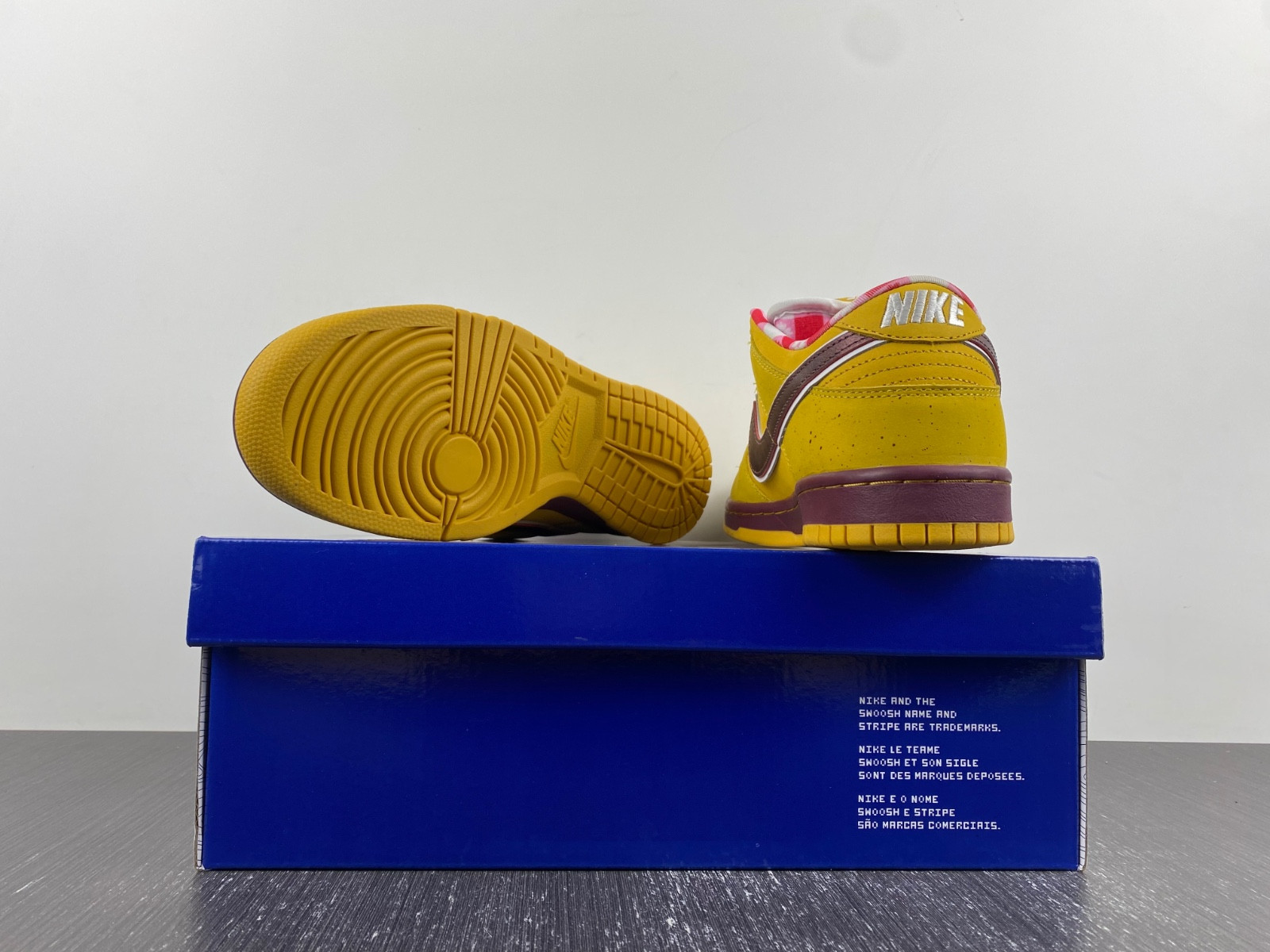 nike sb dunk low yellow lobster men