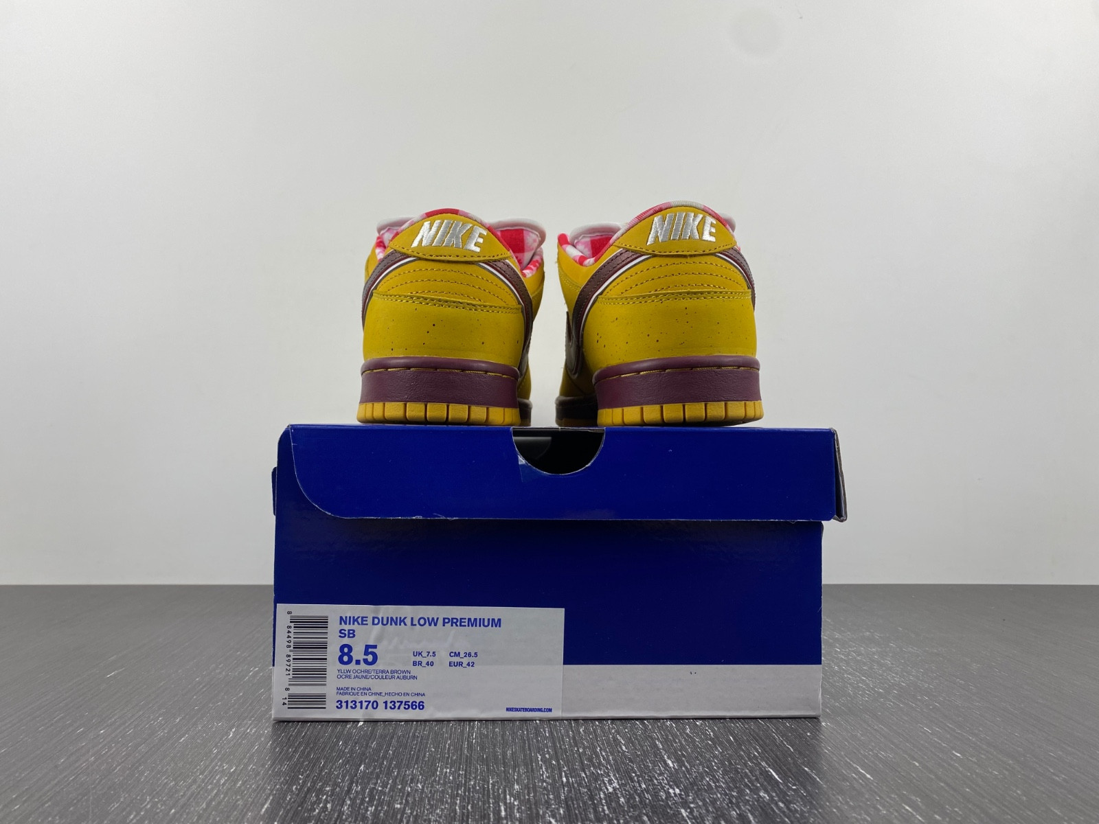 nike sb dunk low yellow lobster men