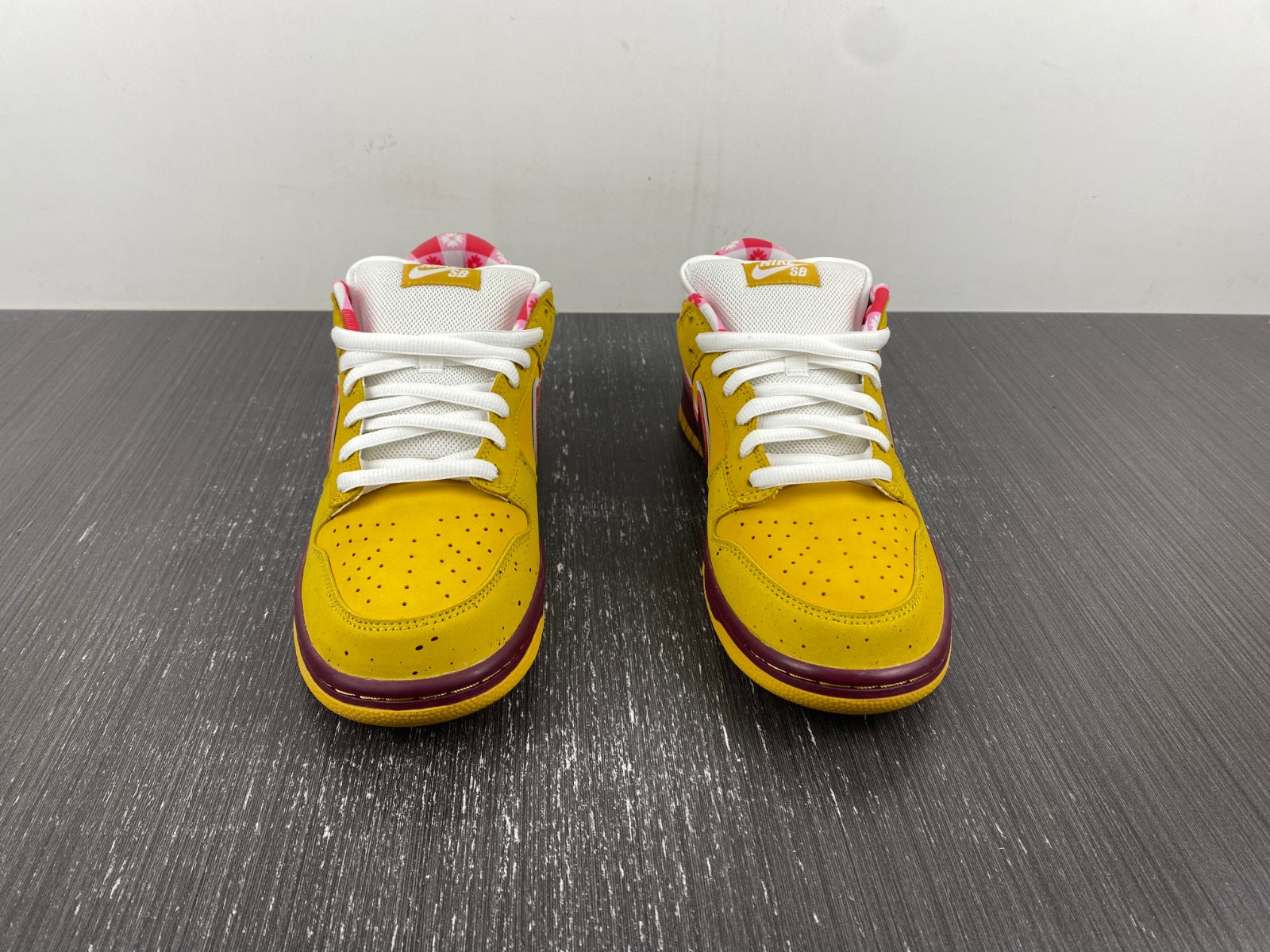 nike sb dunk low yellow lobster men