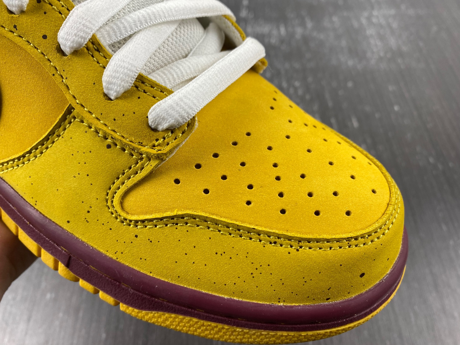 nike sb dunk low yellow lobster men