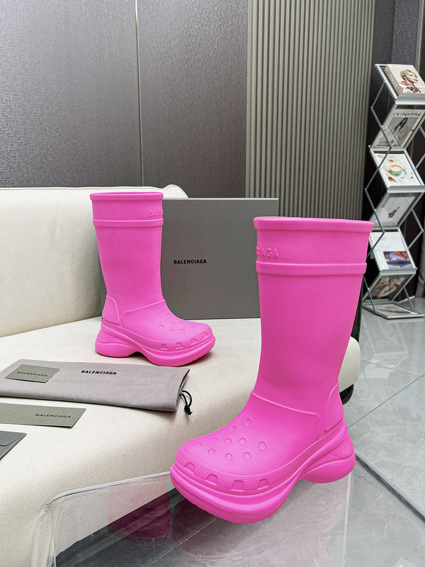 Ba*len*cia*ga croc rubber rain boots pink