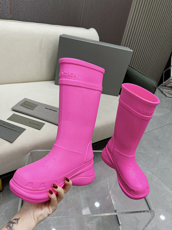 Ba*len*cia*ga croc rubber rain boots pink