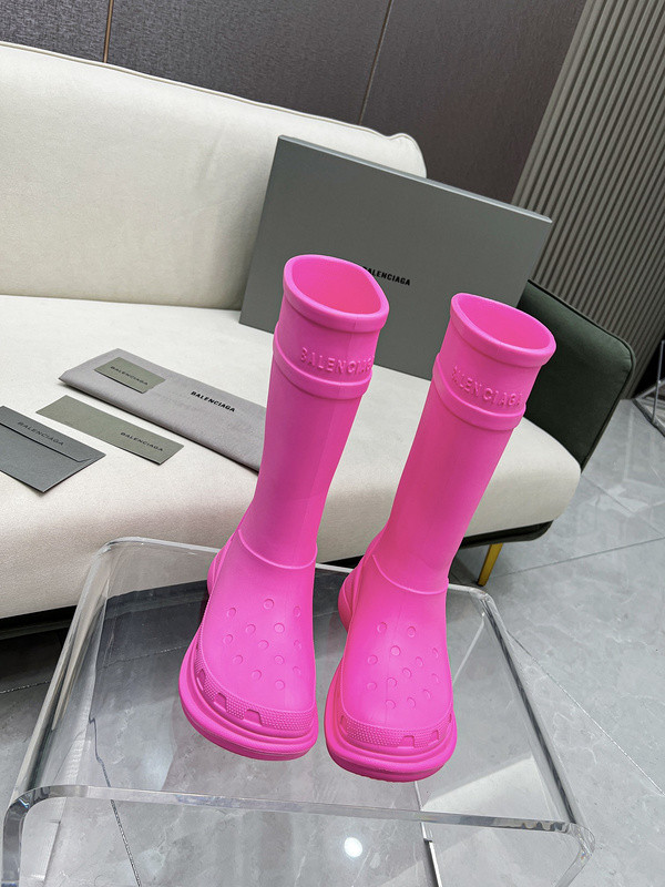 Ba*len*cia*ga croc rubber rain boots pink