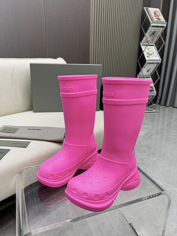Ba*len*cia*ga croc rubber rain boots pink