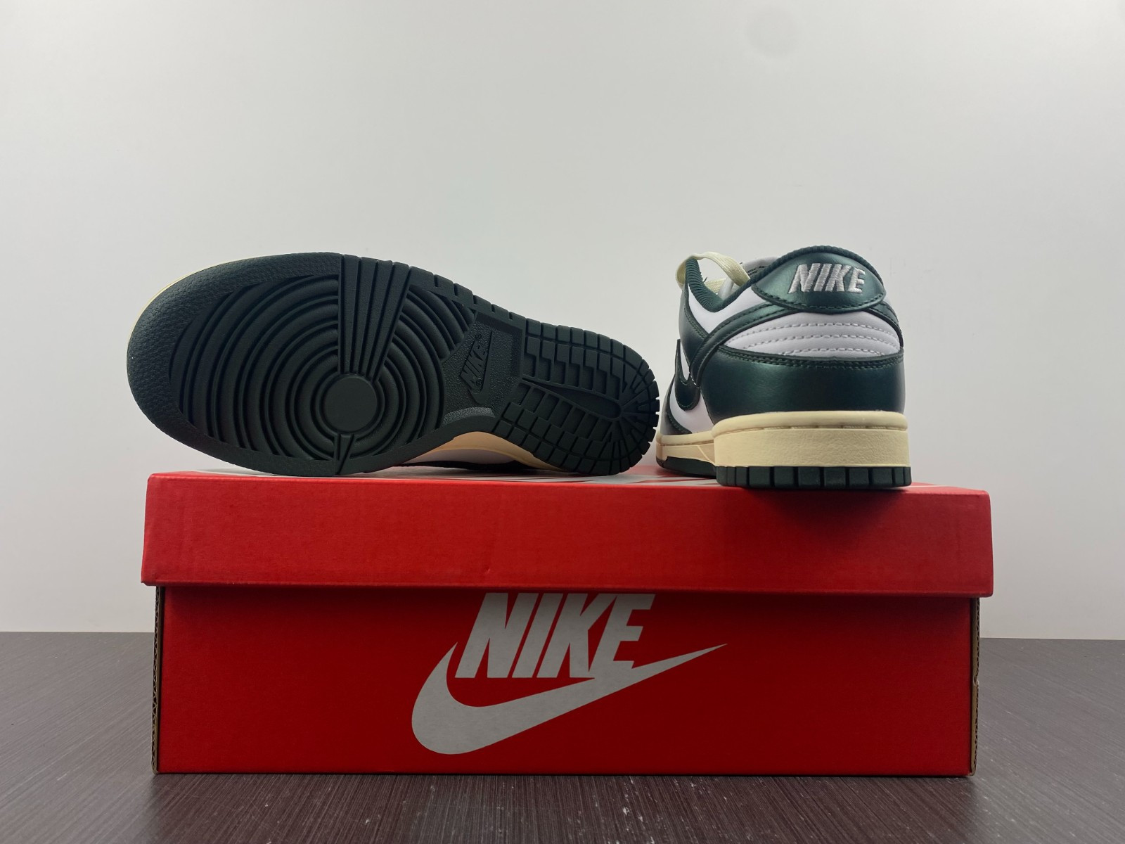 nike dunk low vintage green (w) - dq8580-100