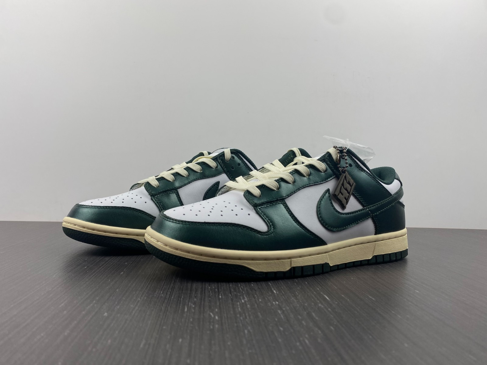 nike dunk low vintage green (w) - dq8580-100