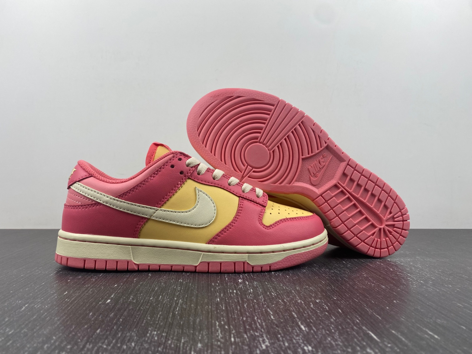 nike dunk low strawberry peach cream (gs) - dh9765-200