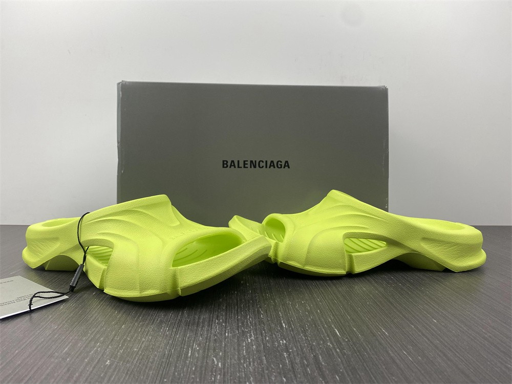 Ba*len*cia*ga mold slide sandal fluorescent green