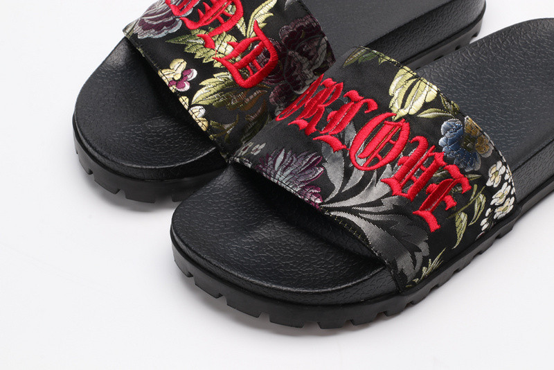 G*u*i slides all black with flower