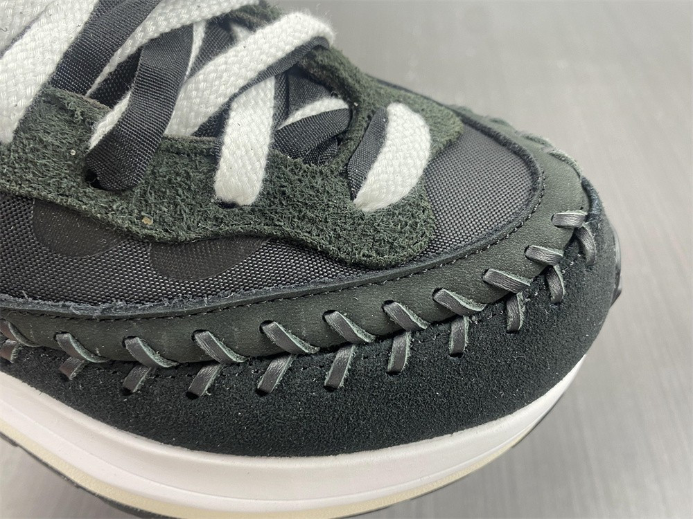 nike vaporwaffle sacai jean paul gaultier black white dh9186-001