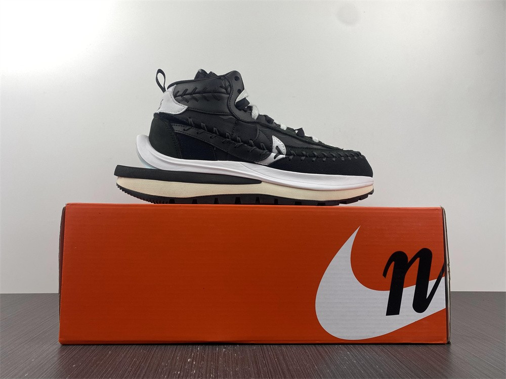 nike vaporwaffle sacai jean paul gaultier black white dh9186-001
