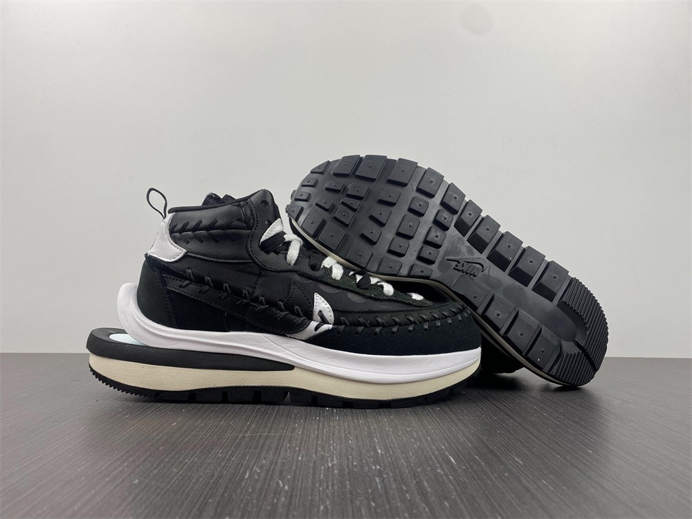 nike vaporwaffle sacai jean paul gaultier black white dh9186-001