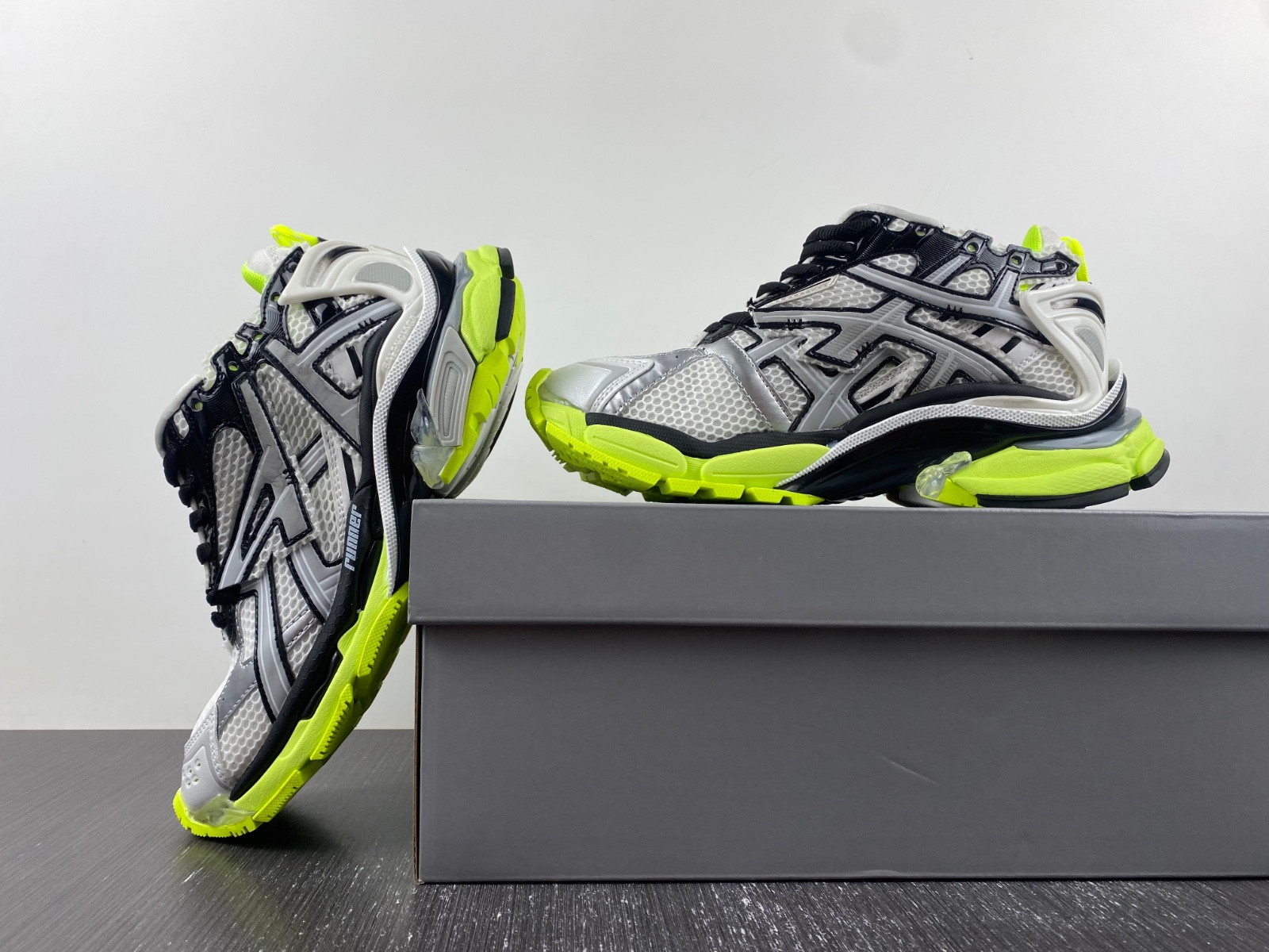 Ba*len*cia*ga runner sneaker