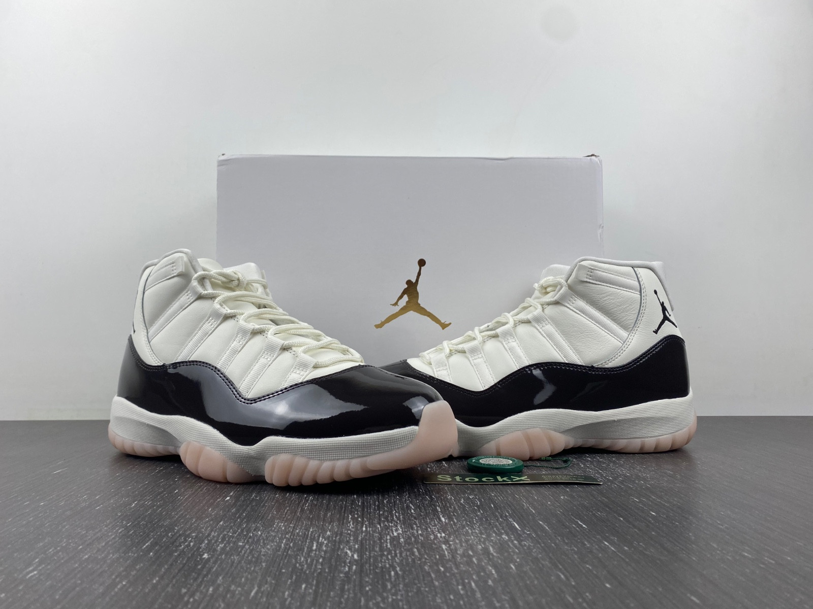 air jordan 11 wmns "neapolitan" ar0715-101