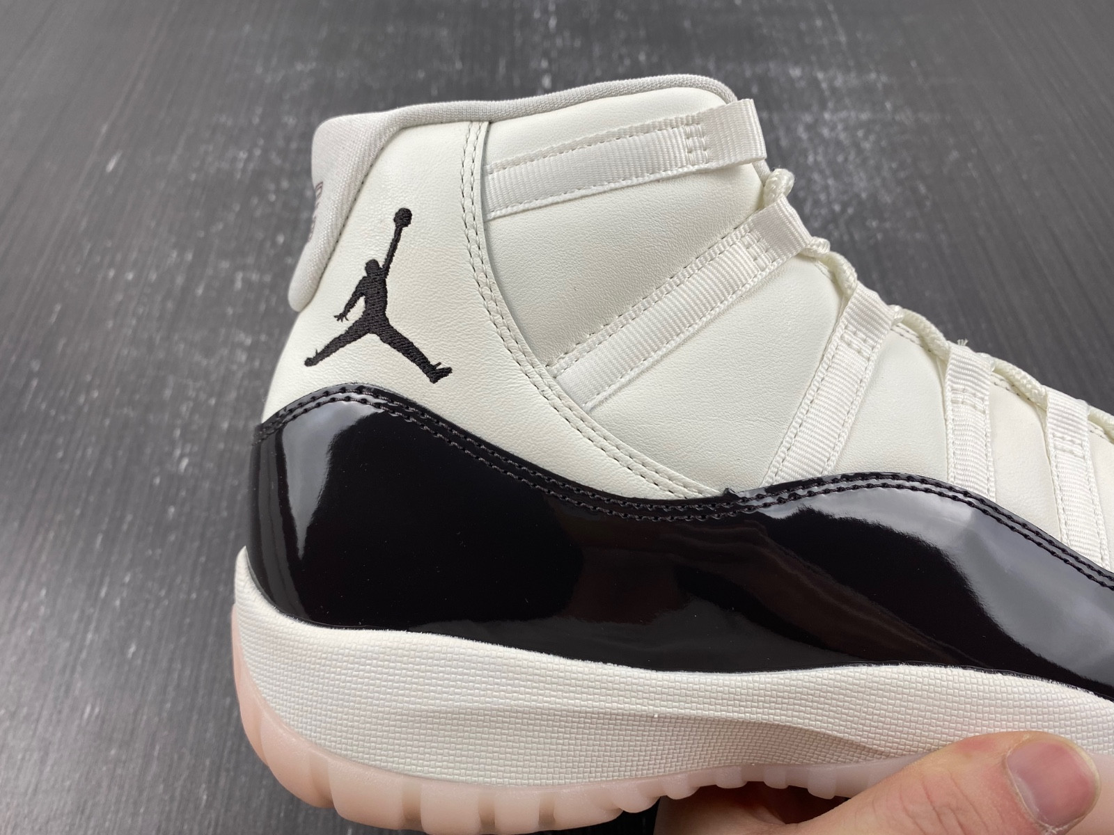 air jordan 11 wmns "neapolitan" ar0715-101