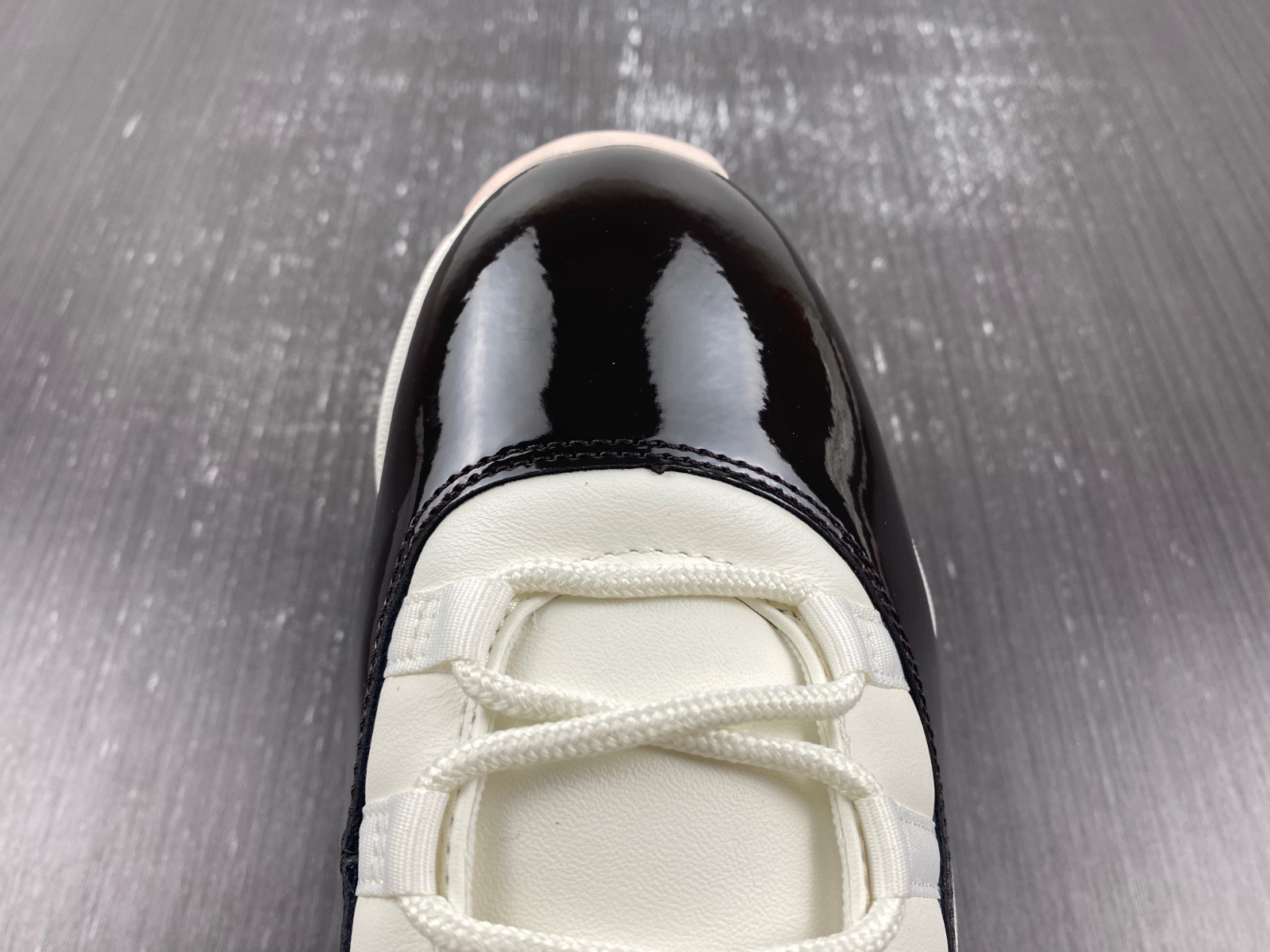 air jordan 11 wmns "neapolitan" ar0715-101