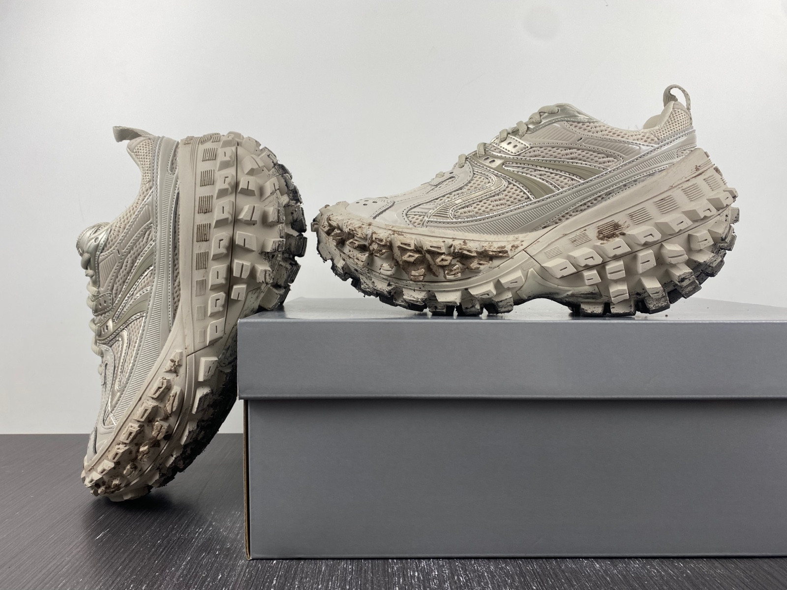 Ba*len*cia*ga defender sneaker