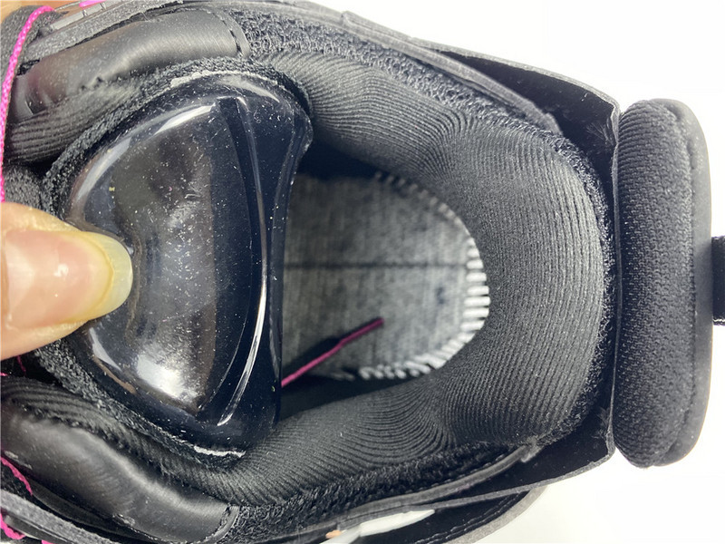 Ba*len*cia*ga track black with red lines