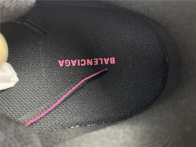 Ba*len*cia*ga track black with red lines