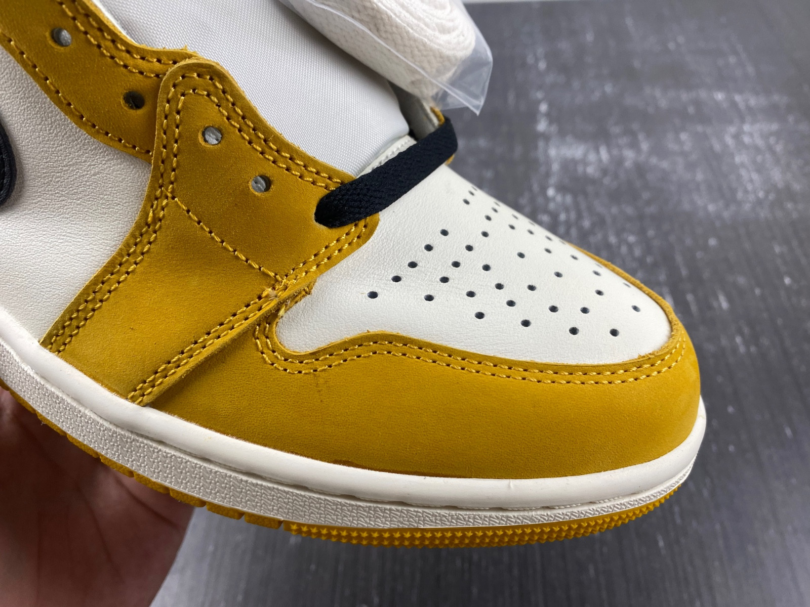 air jordan 1 high og “yellow ochre” dz5485-701