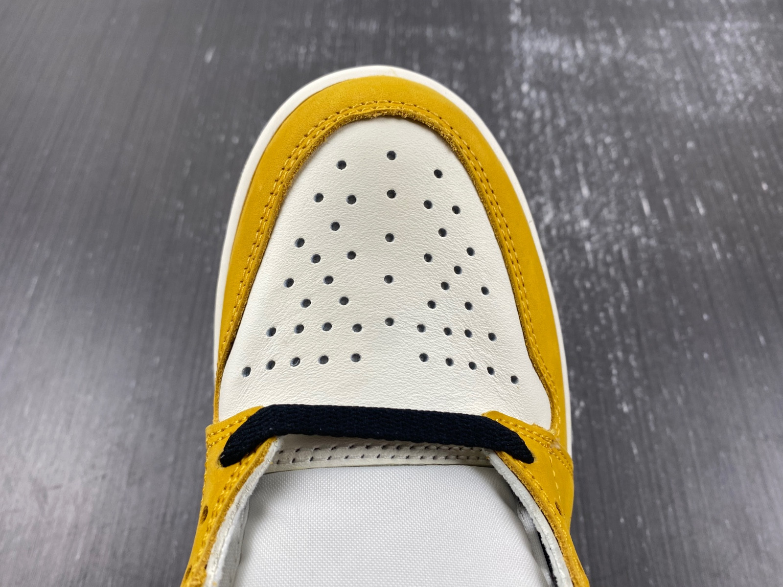 air jordan 1 high og “yellow ochre” dz5485-701