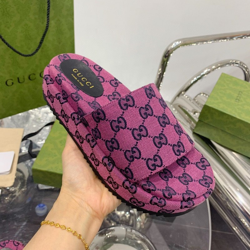 G*u*i sneaker pink with duck