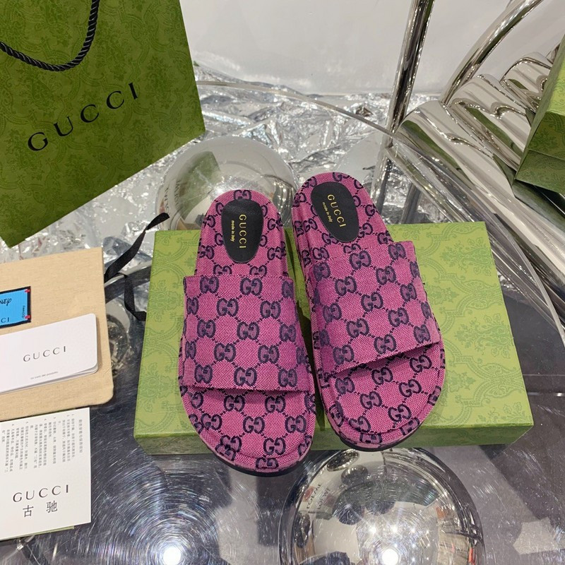 G*u*i sneaker pink with duck