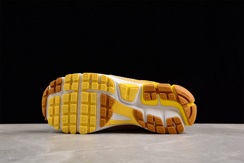 nike zoom vomero 5 yellow ochre fj4453-765