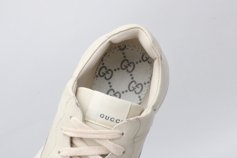 G*u*i ace embroidered low-top sneaker all white