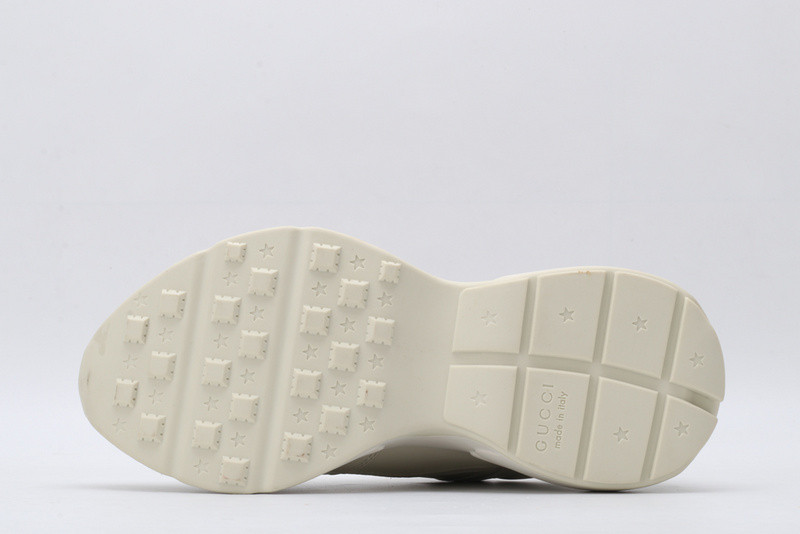 G*u*i ace embroidered low-top sneaker all white