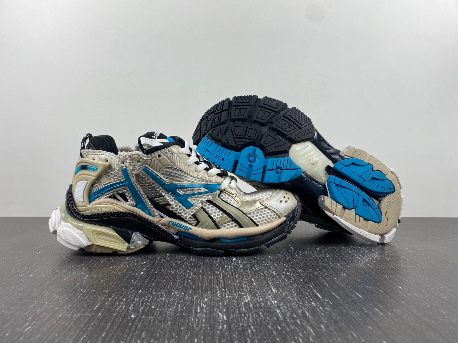 Ba*len*cia*ga runner sneaker