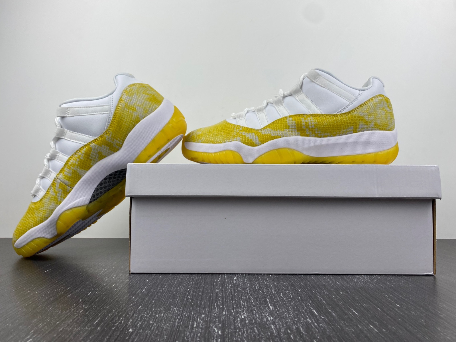 air jordan 11 low wmns “yellow snakeskin” ah7860-107