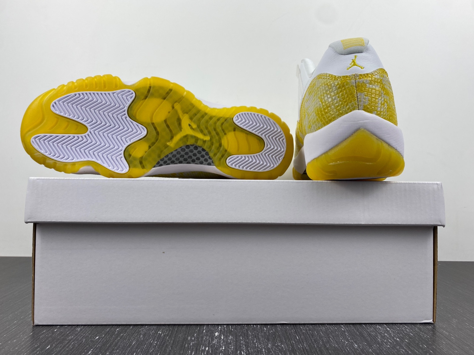 air jordan 11 low wmns “yellow snakeskin” ah7860-107
