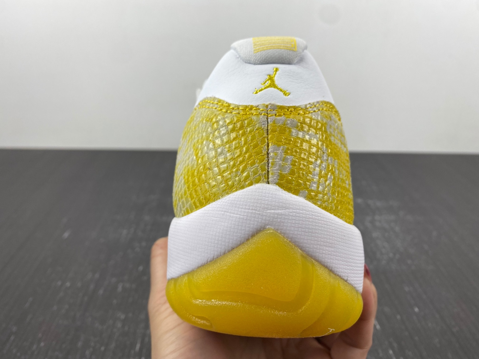 air jordan 11 low wmns “yellow snakeskin” ah7860-107