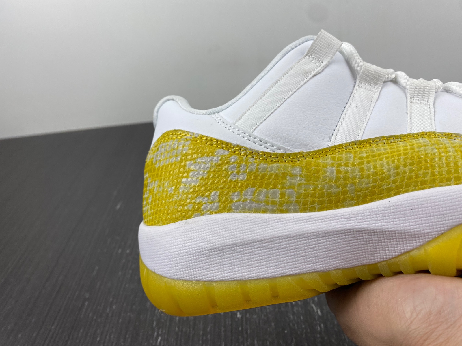 air jordan 11 low wmns “yellow snakeskin” ah7860-107