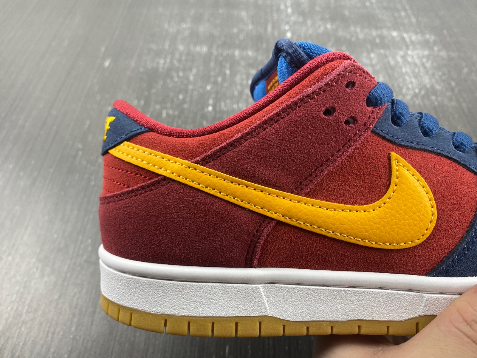 nike sb dunk low catalonia dj0606-400