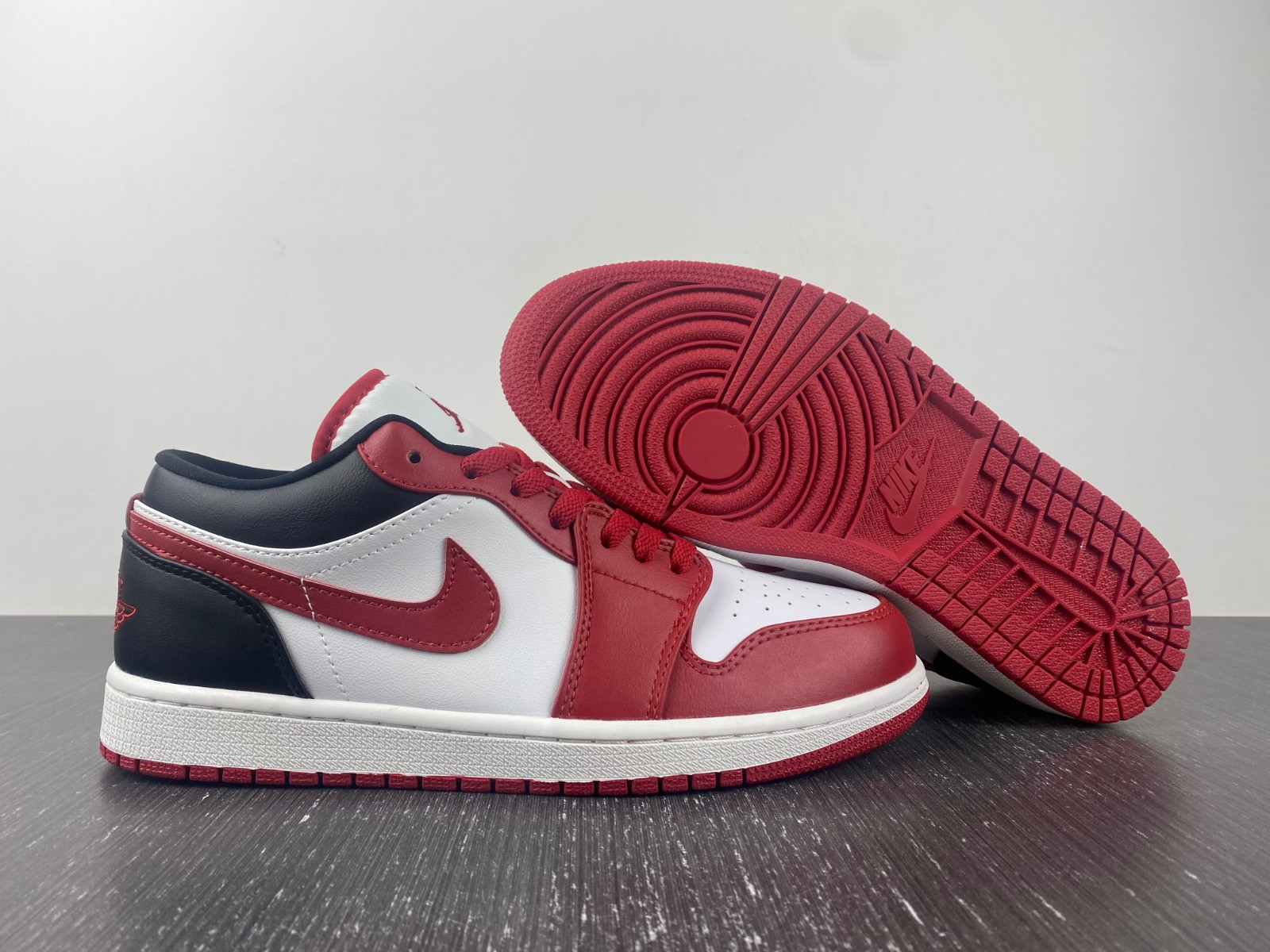 jordan 1 low reverse black toe (women