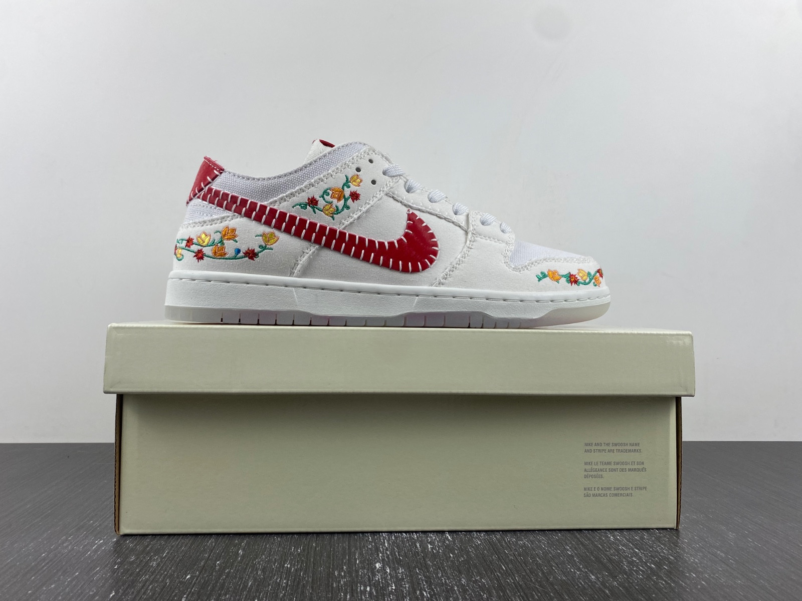 nike sb dunk low decon n7 white red fd6951-700