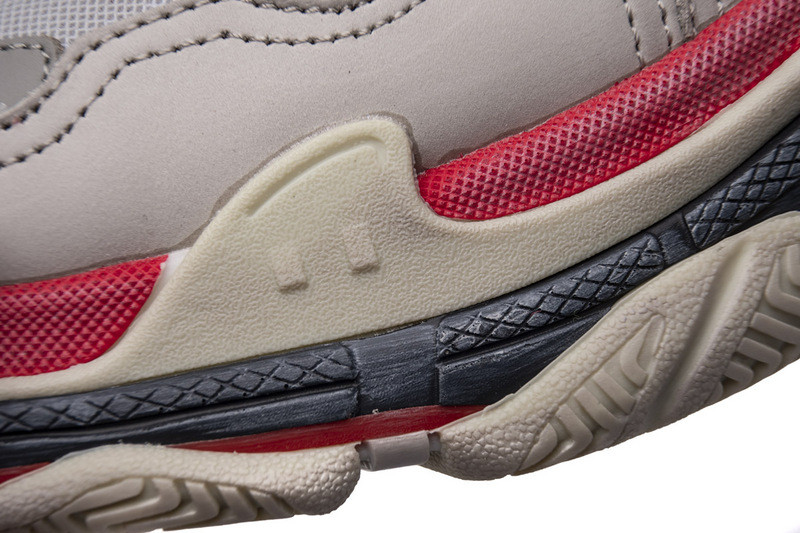 Ba*len*cia*ga triple s