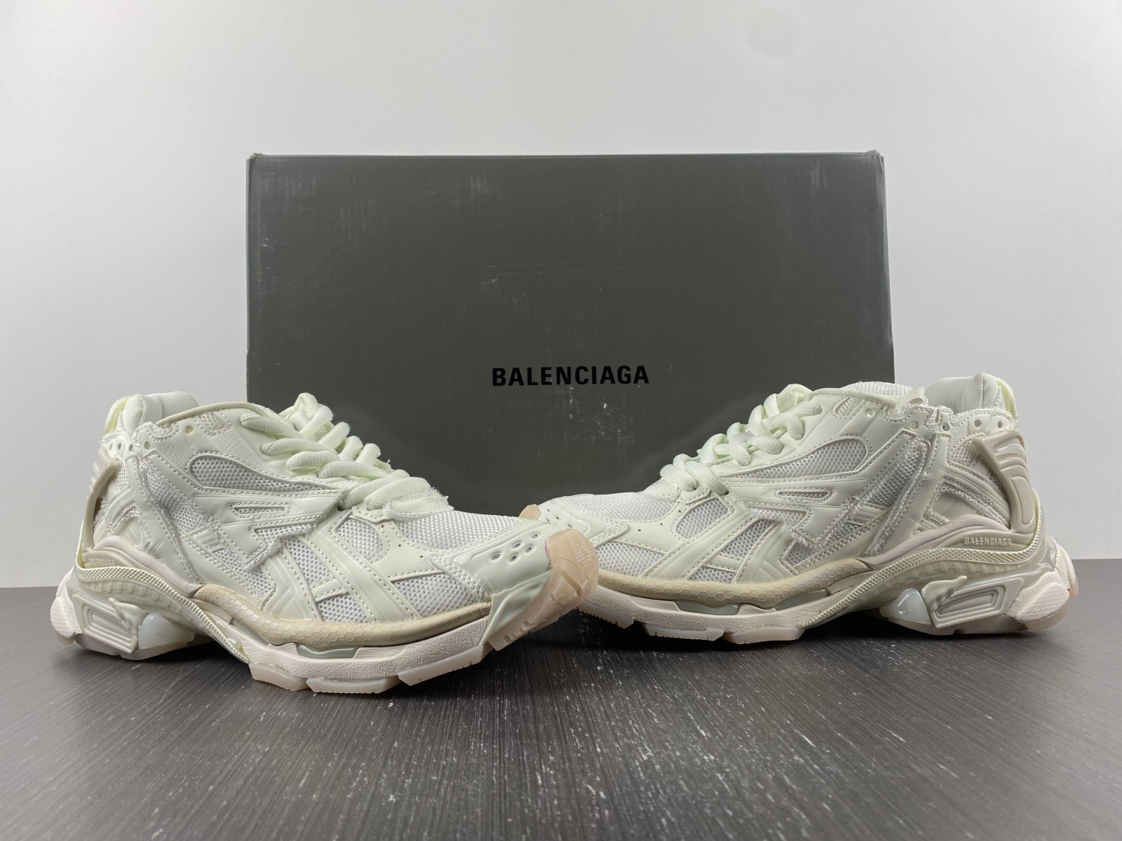 Ba*len*cia*ga runner sneaker