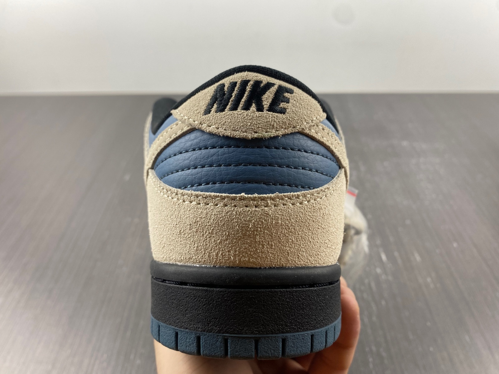 nike sb dunk low light cream thunderstorm bq6817-200