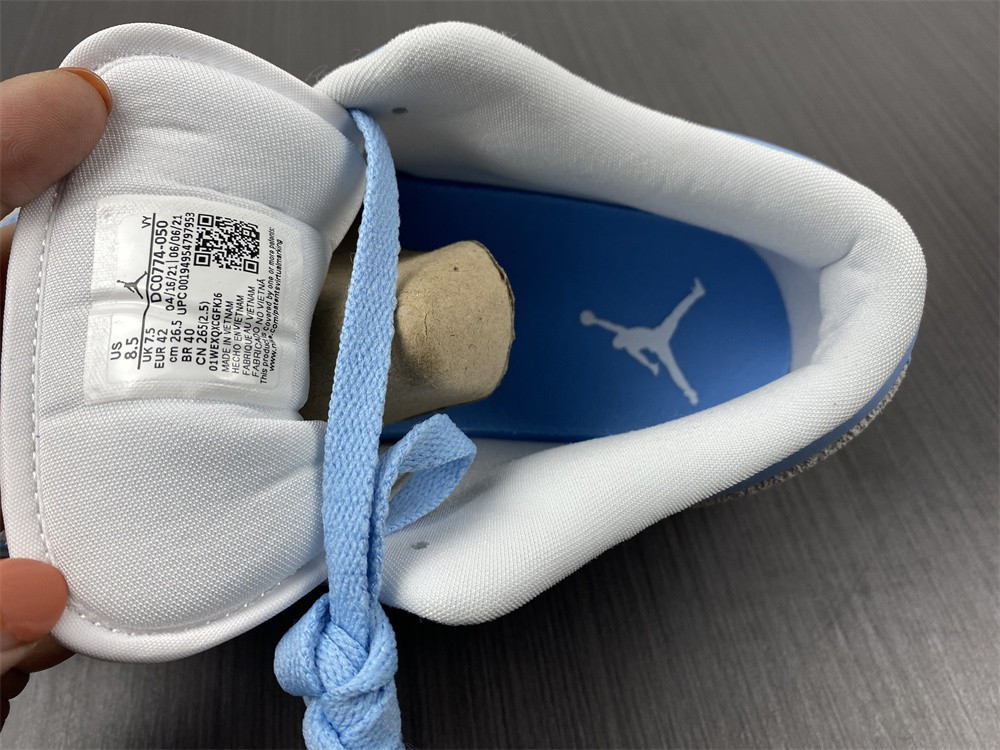 air jordan 1 low university blue wmns dc0774-050