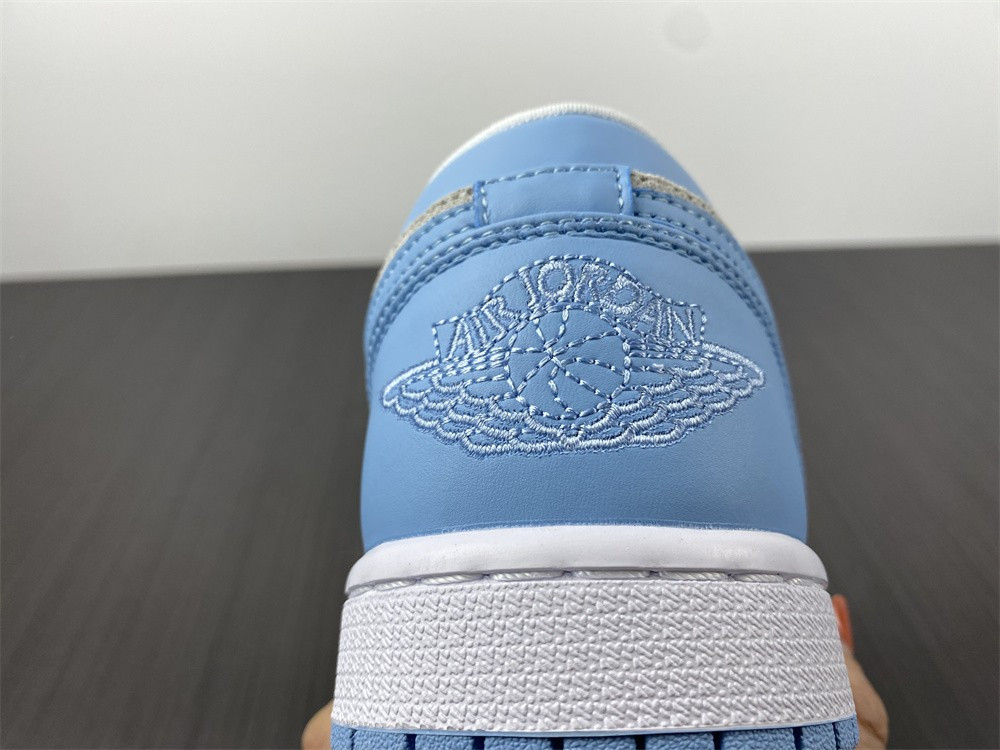 air jordan 1 low university blue wmns dc0774-050