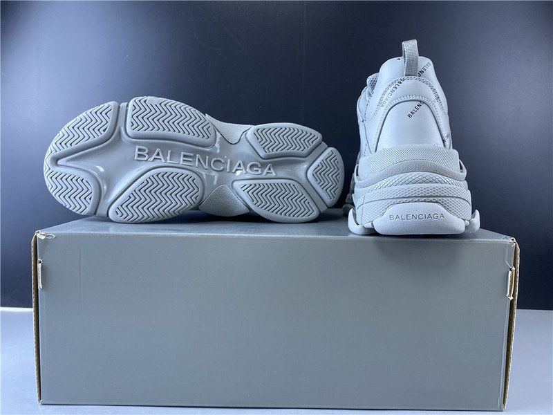 Ba*len*cia*ga triple s