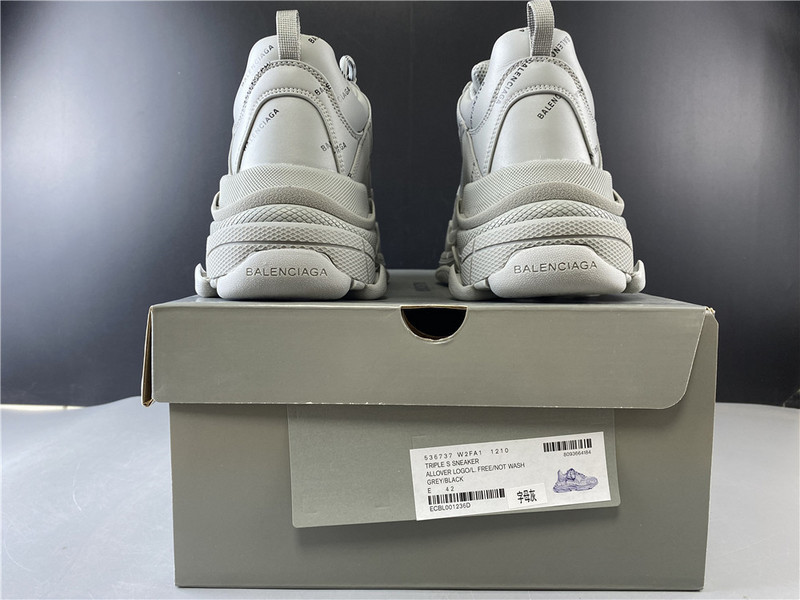 Ba*len*cia*ga triple s