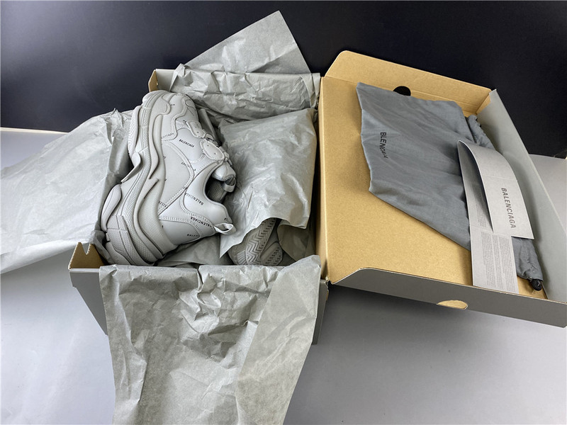 Ba*len*cia*ga triple s