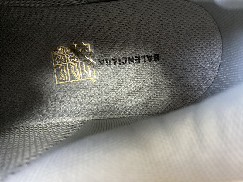 Ba*len*cia*ga triple s