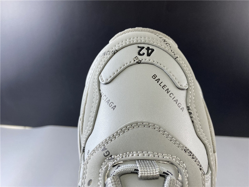 Ba*len*cia*ga triple s